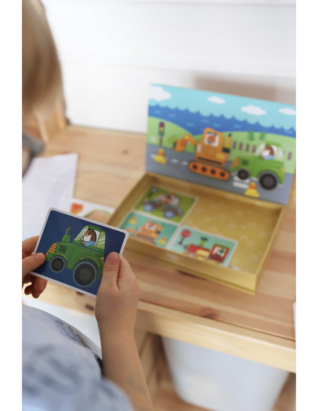 Magnētiskā montessori puzles kaste "Auto"